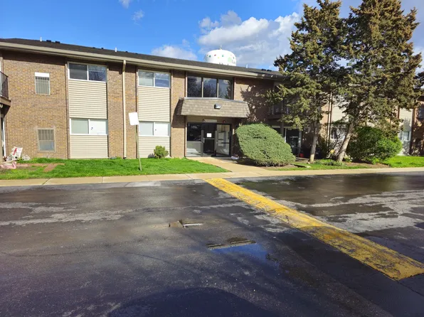 4425 Blackhawk Ln APT 103, Lisle, IL 60532