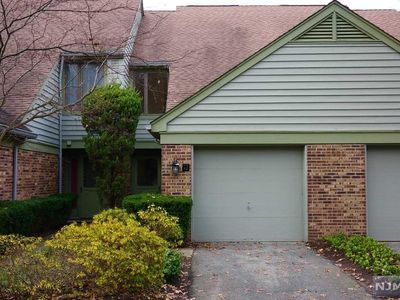 12 Meadow View Ct, Leonia, NJ, 07605