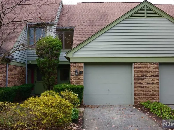 12 Meadow View Ct, Leonia, NJ 07605
