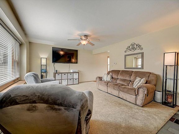 3rd image of 3910 E Barnard Ave