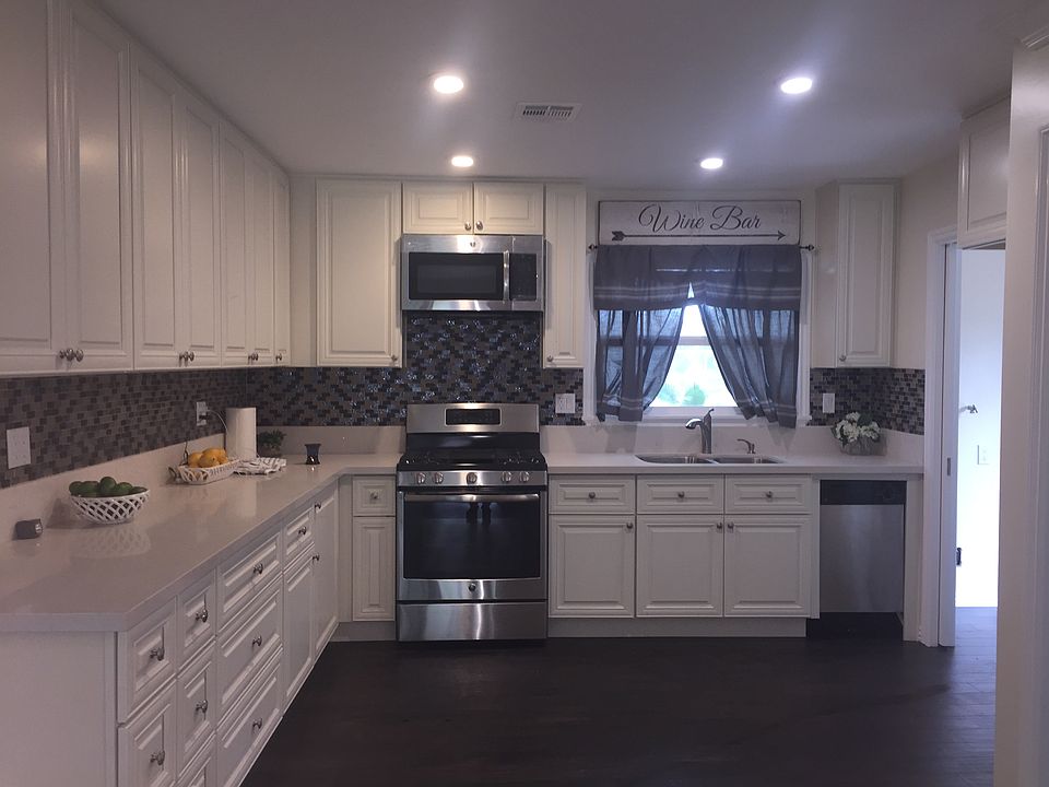1st image of 20866 Clark St