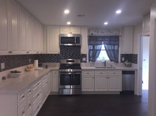 20866 Clark St, Woodland Hills, CA 91367
