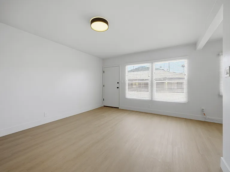 6416 S Victoria Ave #2A — Photo 6