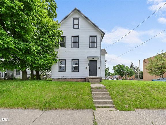 3rd image of 804 2nd St