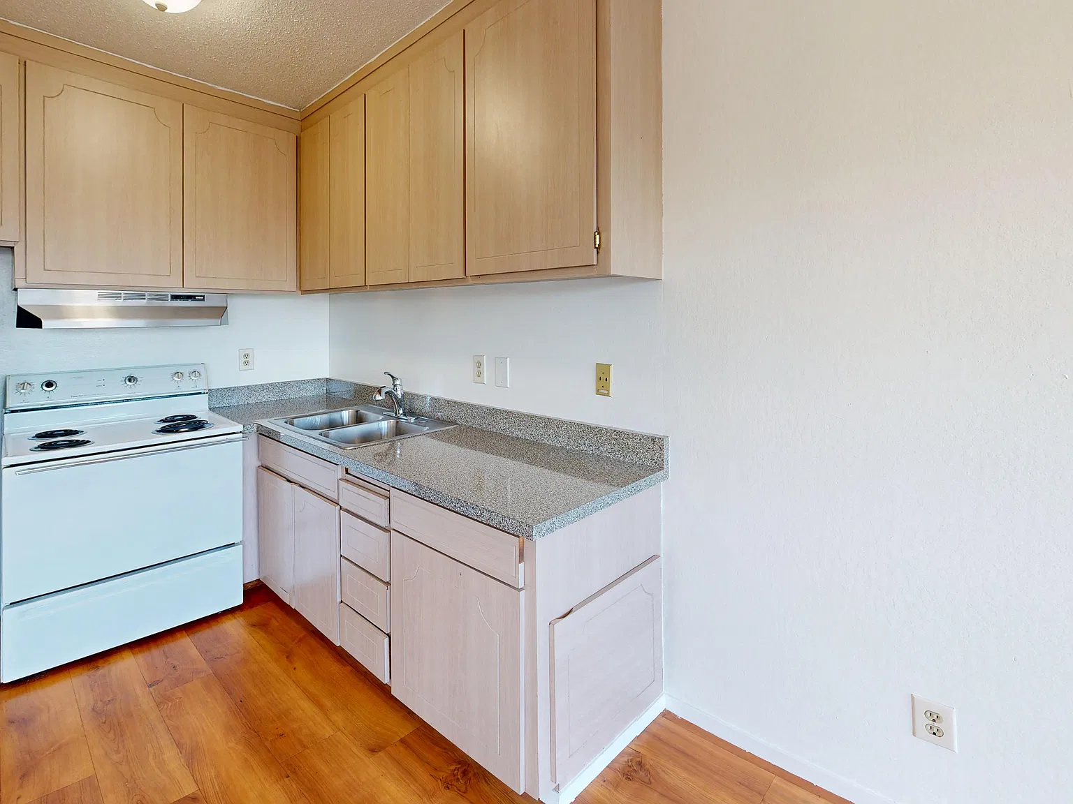 600 Oak St APT 35 - Main Image