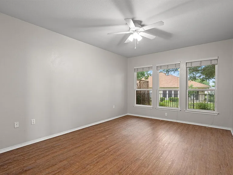 330 Portsmouth Dr — Photo 25
