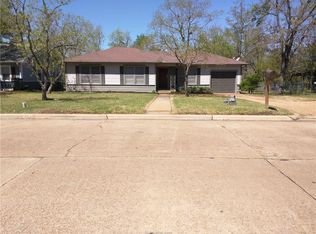 712 Enfield St, Bryan, TX 77802