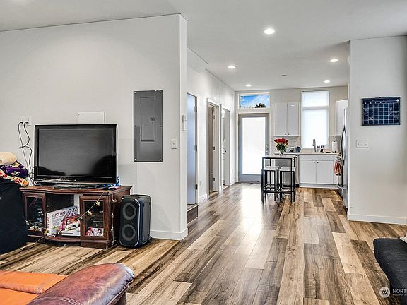 4th image of 5201 A Ravenna Avenue NE