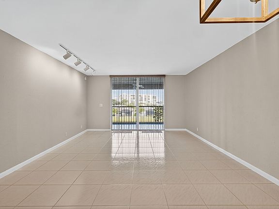 5th image of 14747 Cumberland Dr #3010