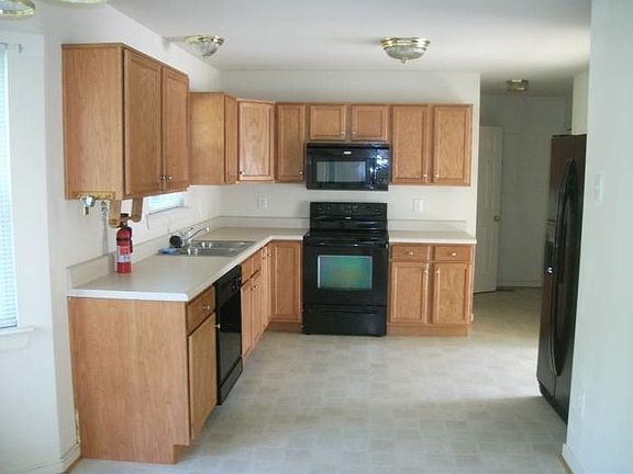 4th image of 513 Park Ave