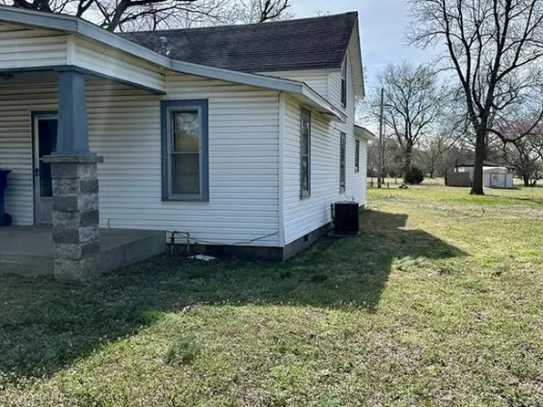 913 W Kansas St, Coffeyville, KS 67337