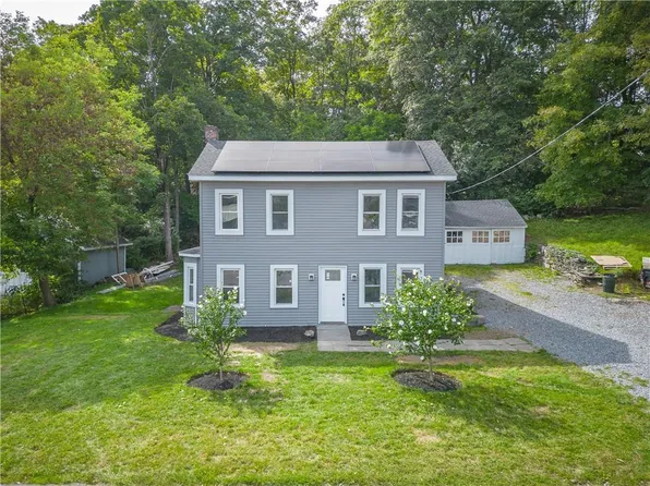11 West Road, Pleasant Valley, NY 12569