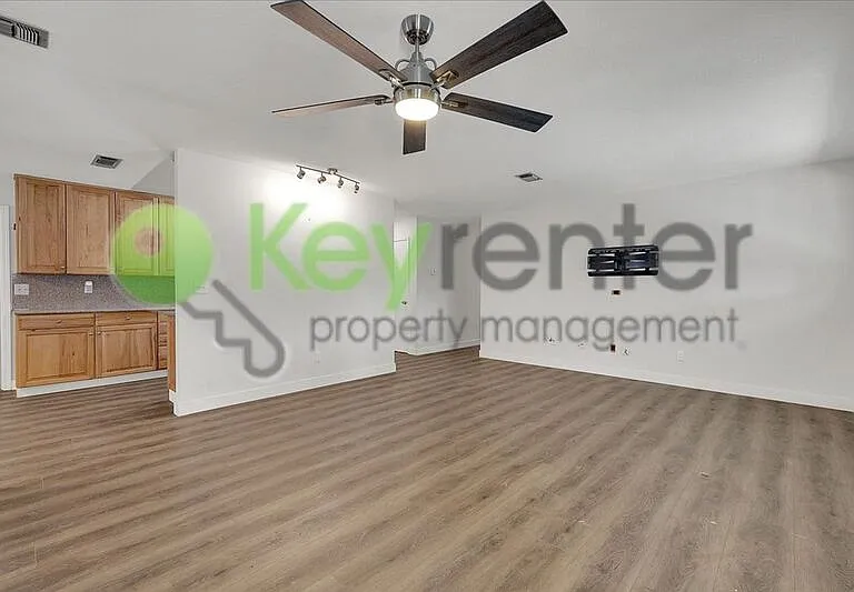 6140 Pinecreek Way — Photo 4