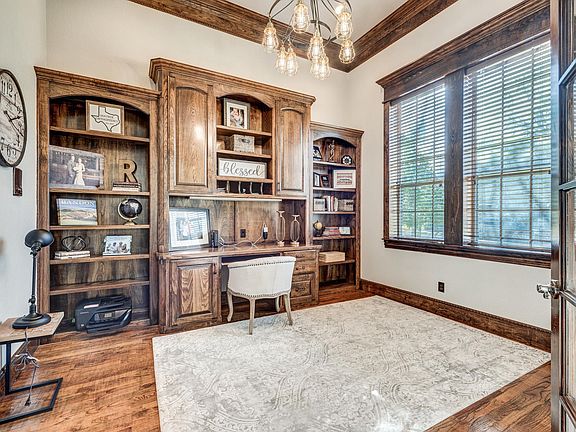 7003 Shepherds Glen-008-012-ShepherdsGlenColleyvilleTexasT-MLS_Size.jpg