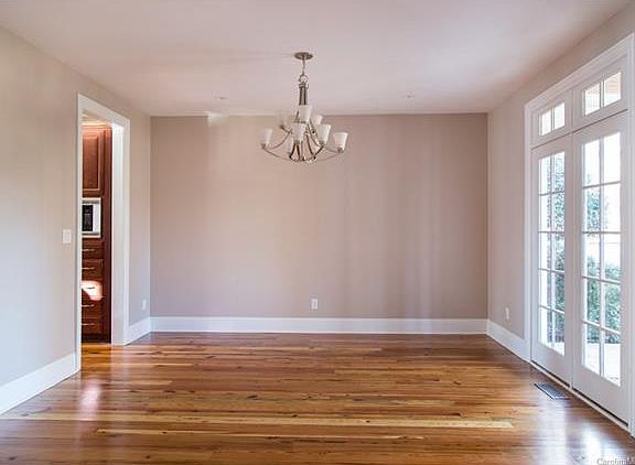 4th image of 136 Bridle Path Ln