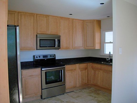 4th image of 2421 Newell Dr