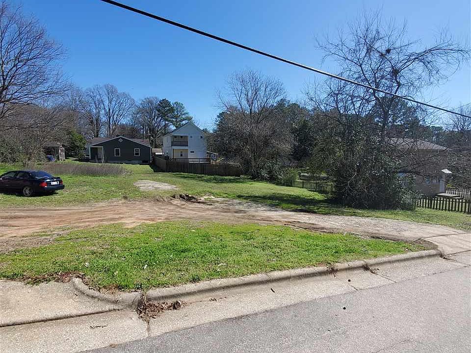 2nd image of 749 Quarry St