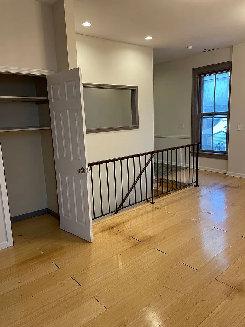 300 Hawley Ave — Photo 4