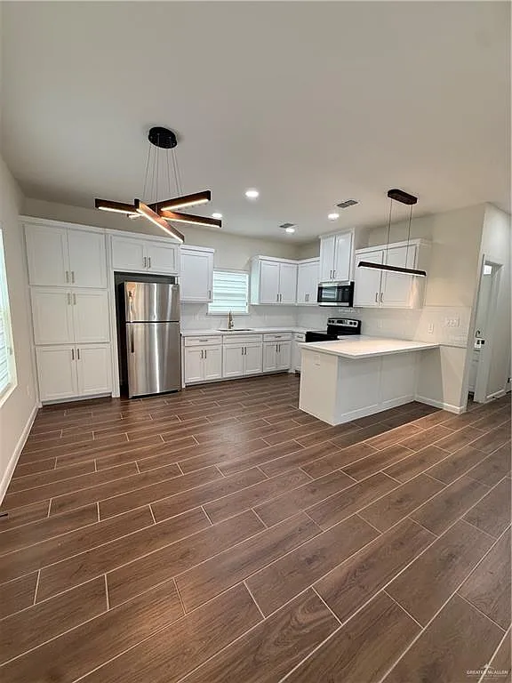 3 bed, 2.0 bath, 1050 sqft, $1,350 — Photo 3
