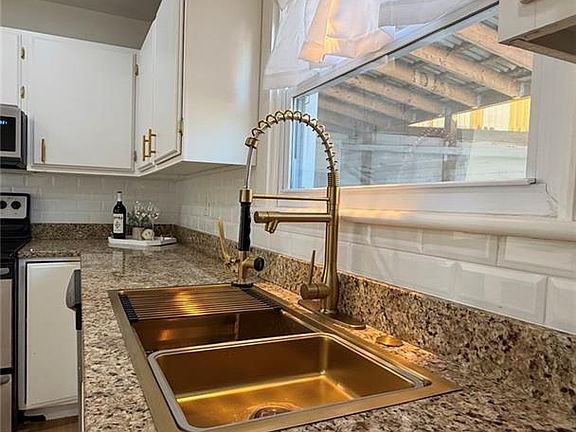 4th image of 461 River Rd