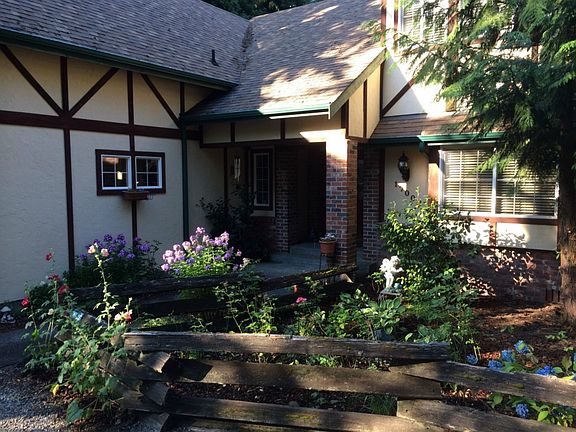 3rd image of 17008 Lake Point Dr SE