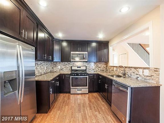 4th image of 22 S Meadow Dr