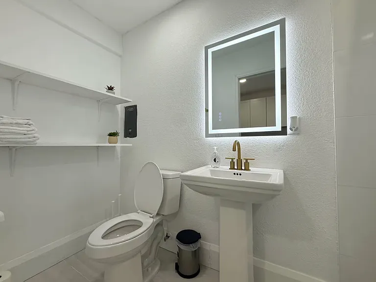 2131 1/2 King Ave #C — Photo 8