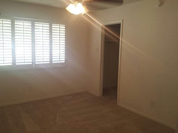 3rd image of 10660 Park View Cir