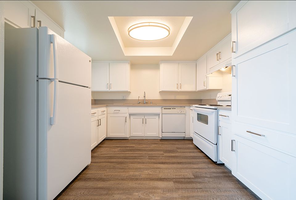 1st image of 1130 Meadow Lake Dr APT 1