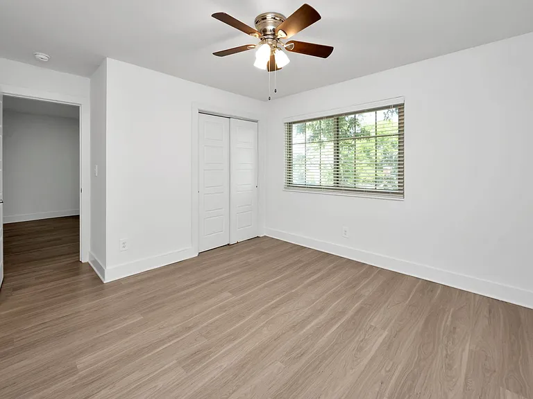 Towncrest Apartments — Photo 20
