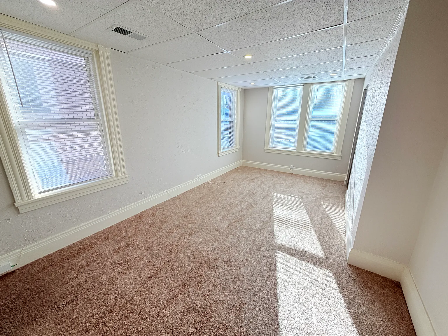 2 bed, 850 sqft, $1,300 — Photo 4