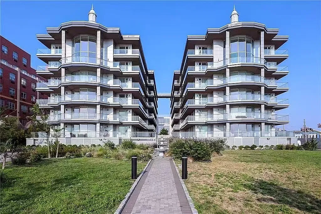 15th Ave, College Point — Photo 1