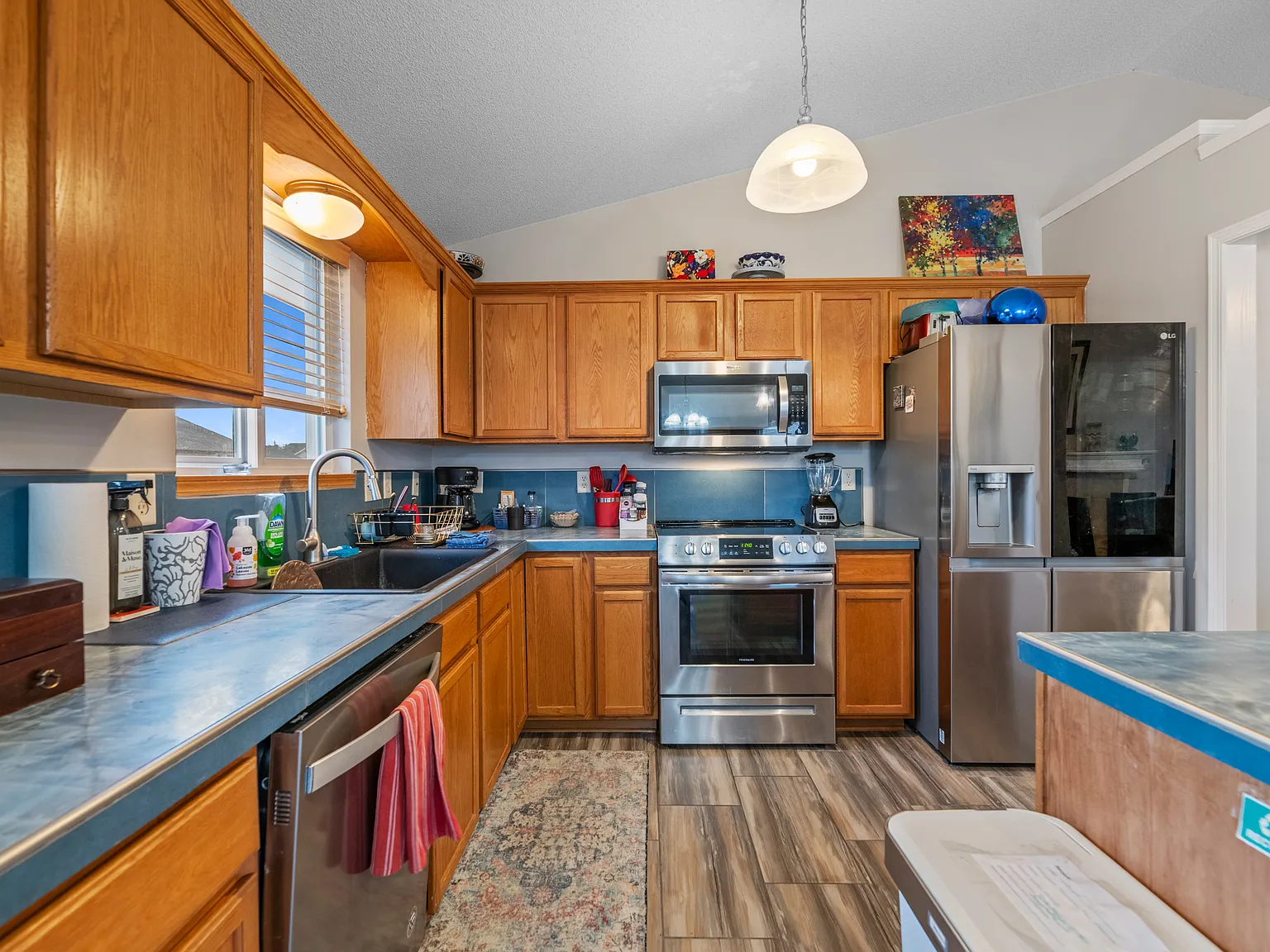 3 bed, $2,000 — Photo 4