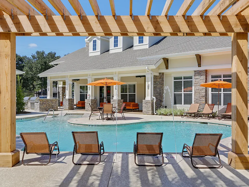 Creekside Crossing Apartments