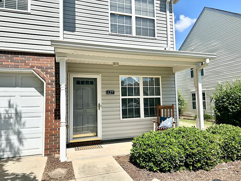627 Rock Lake Gln — Photo 2