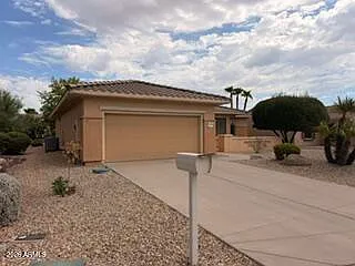 3 bed, 2.0 bath, 1950 sqft, $2,000 — Photo 2