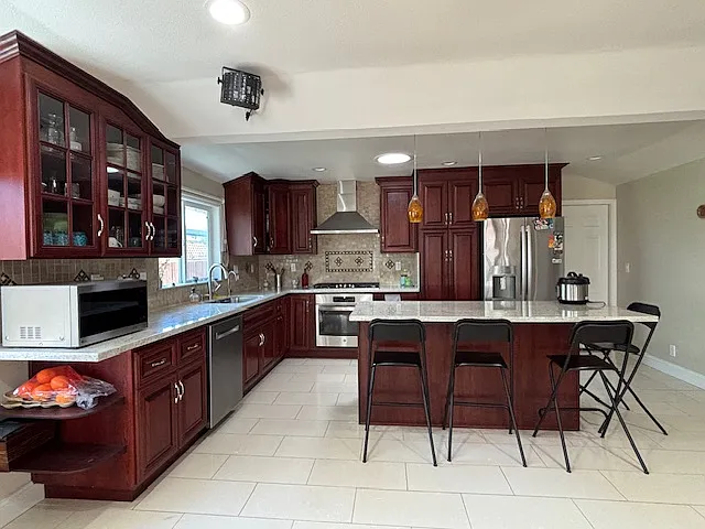 4 bed, 1747 sqft, $4,975 — Photo 4