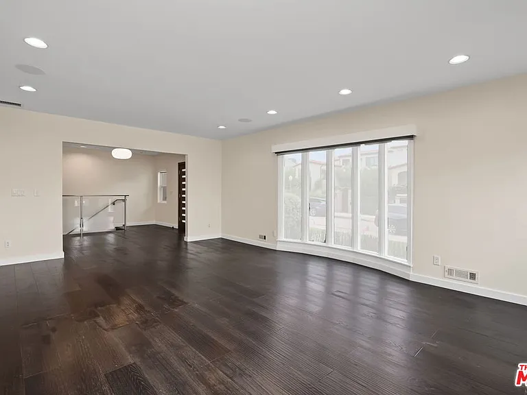175 Barlock Ave — Photo 9