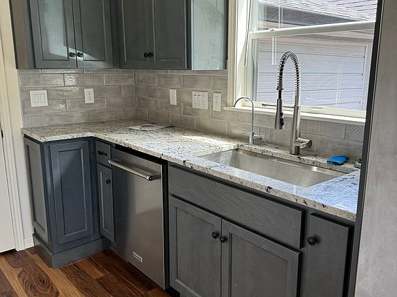 3rd image of 516 W 21st St