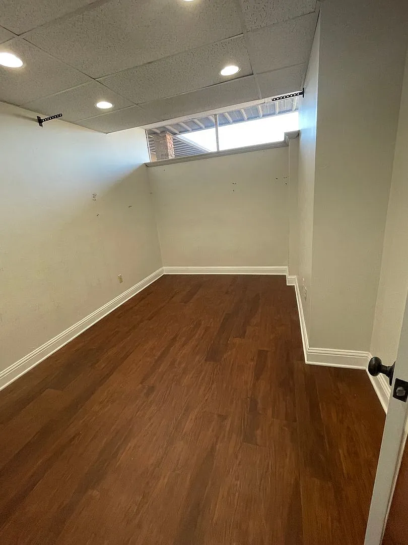 Gorgeous Commercial Unit off of North Market! — Photo 4