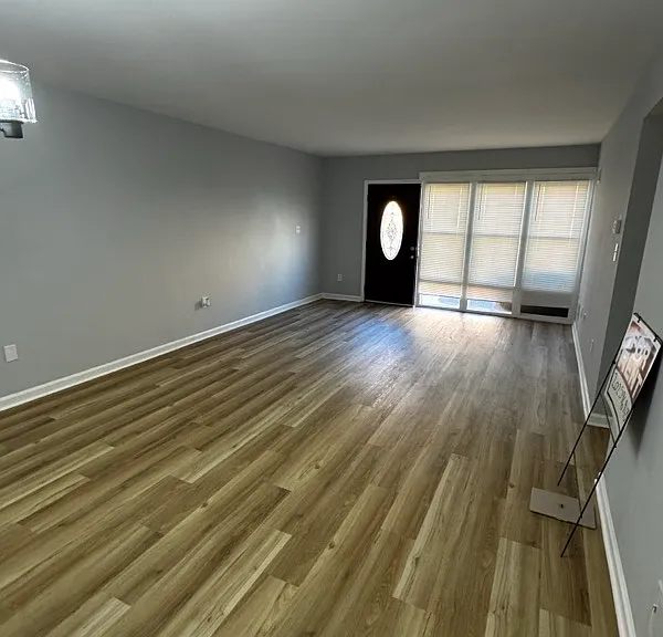 1749 Addison Rd S — Photo 1