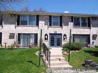 829 Old Settlers Trl, Hopkins, MN 55343