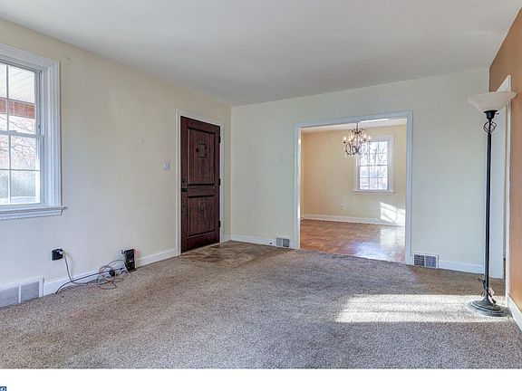 5th image of 128 S Wells Ave
