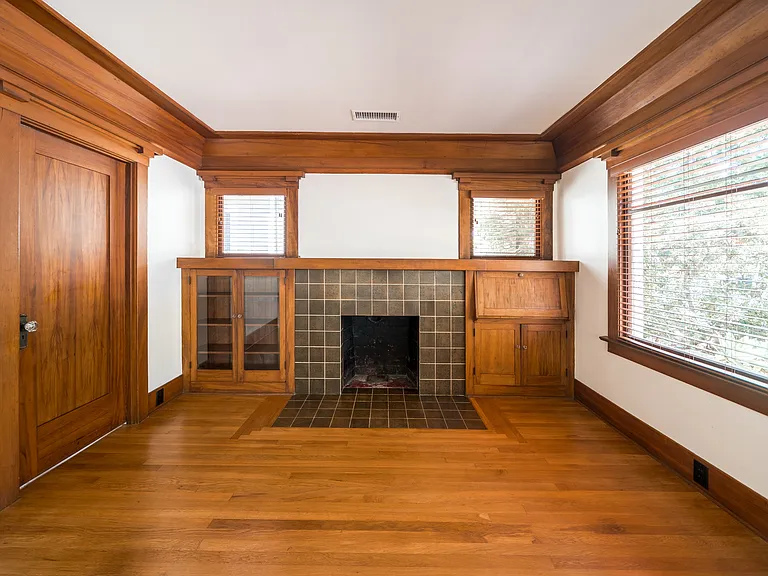 3924 Alameda Pl — Photo 2
