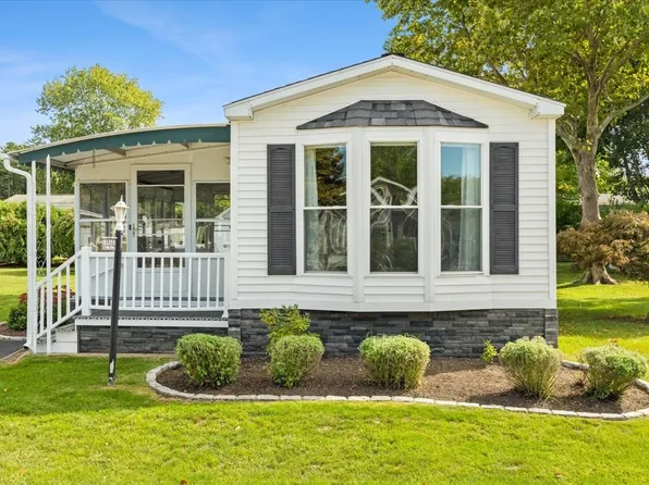 6 Viola Dr, Plainville, MA 02762