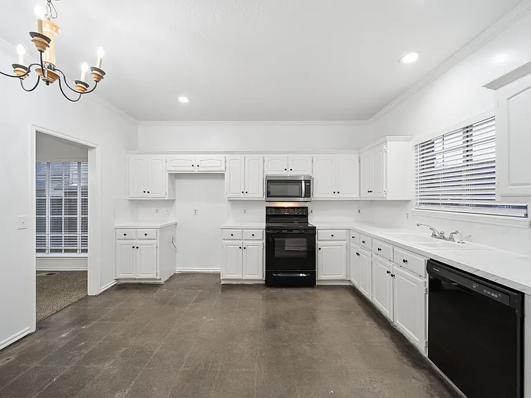 3026 E 89th Pl — Photo 5
