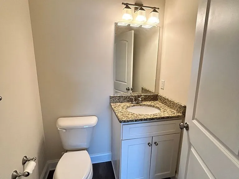 4901 Warwick Rd E — Photo 9