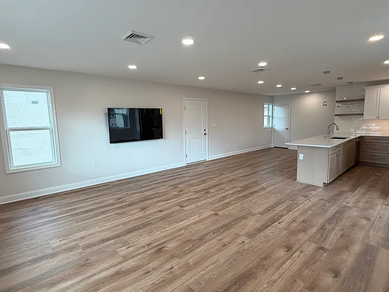 111 S Blakely St #2 — Photo 3