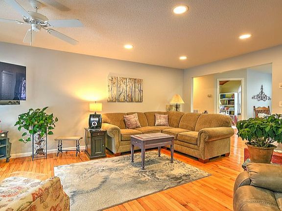 5th image of 112 Buckner Dr