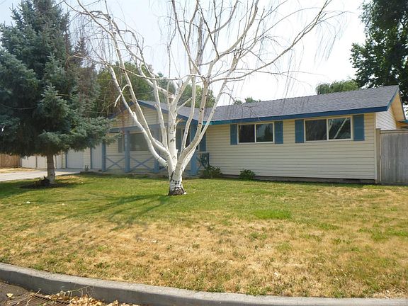 2nd image of 806 SE 5th St